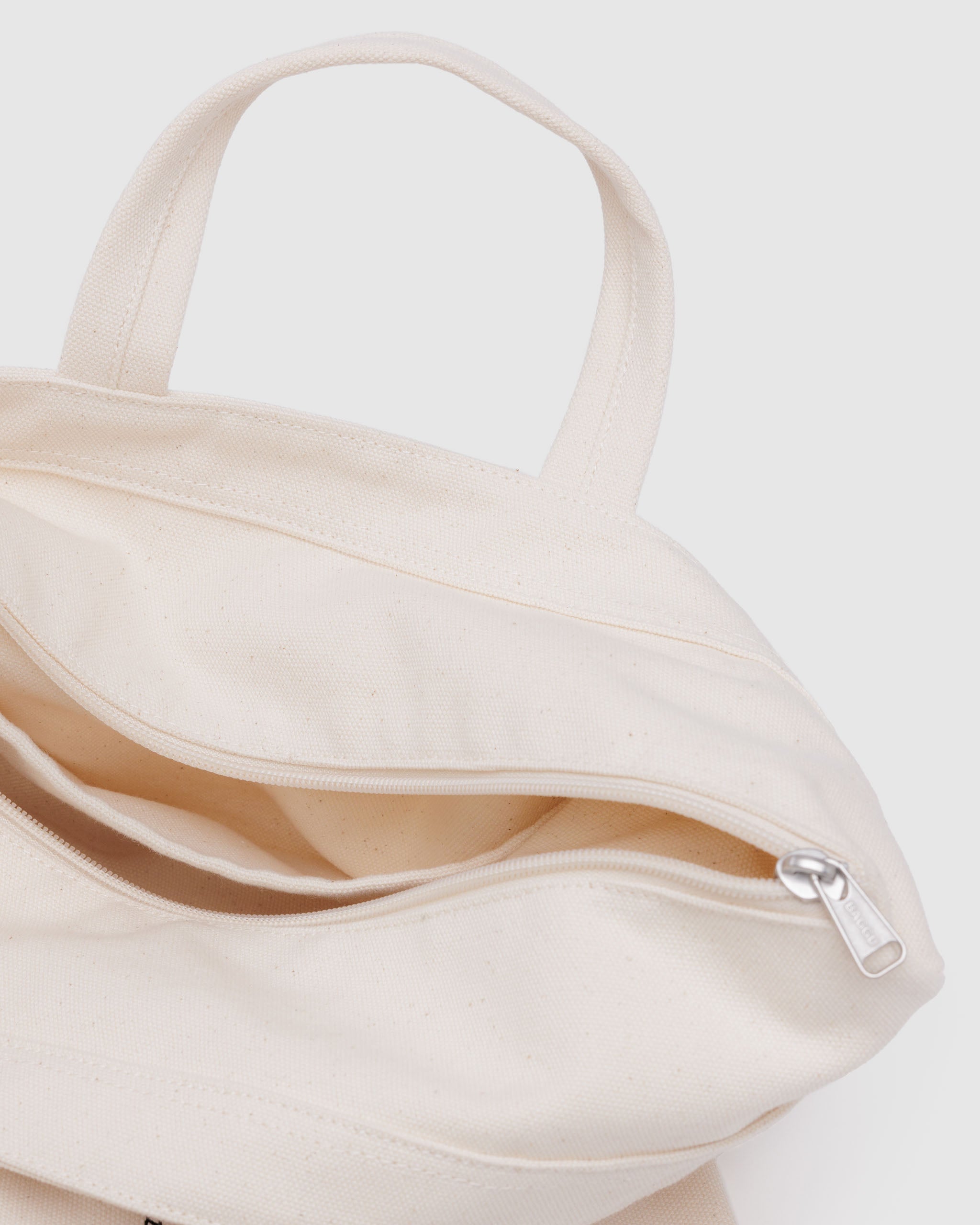 Embroidered Shells Horizontal Zip Duck Bag | BAGGU | Canvas Tote Bag