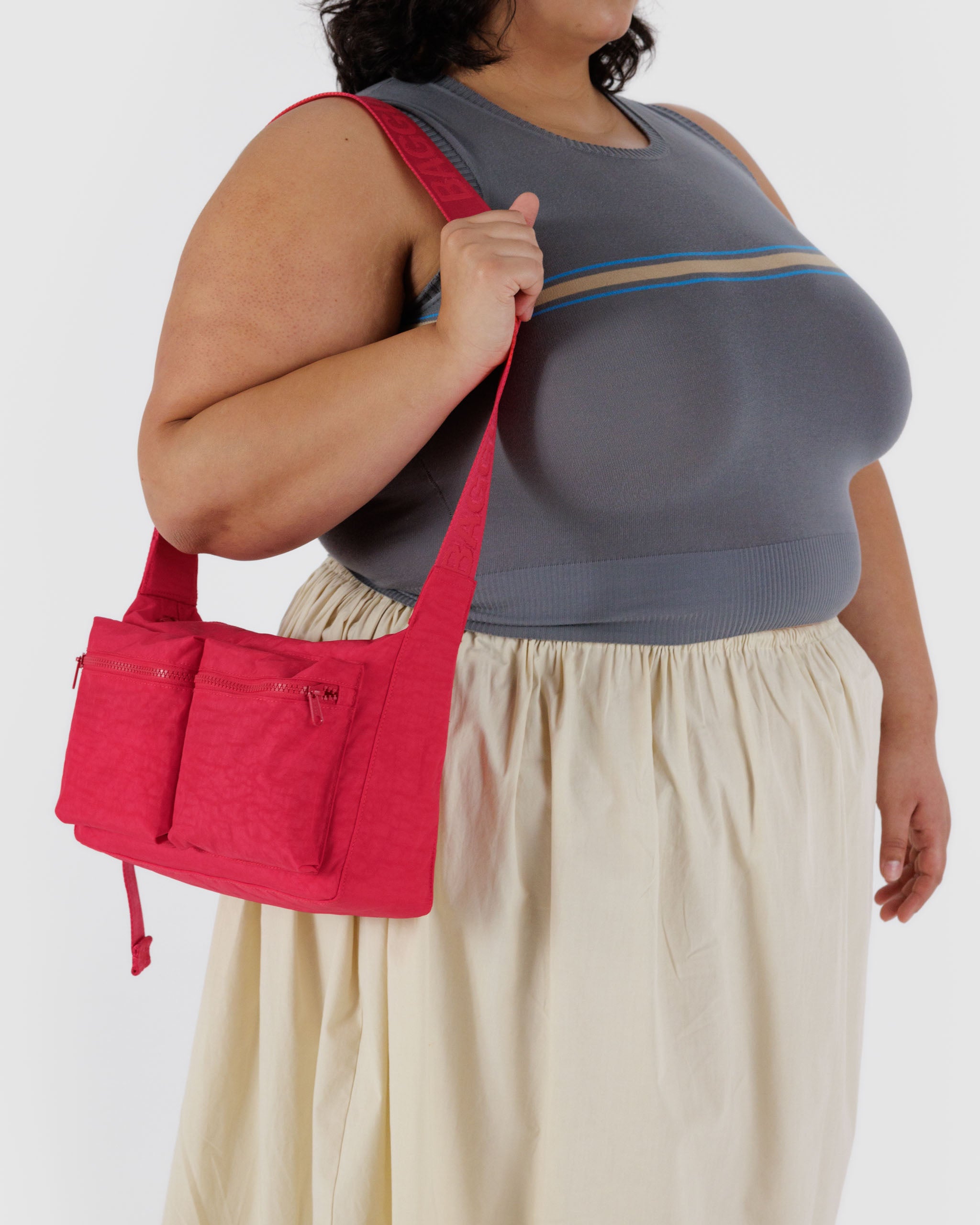 Candy Apple Medium Cargo Crossbody | BAGGU | Cargo Bag