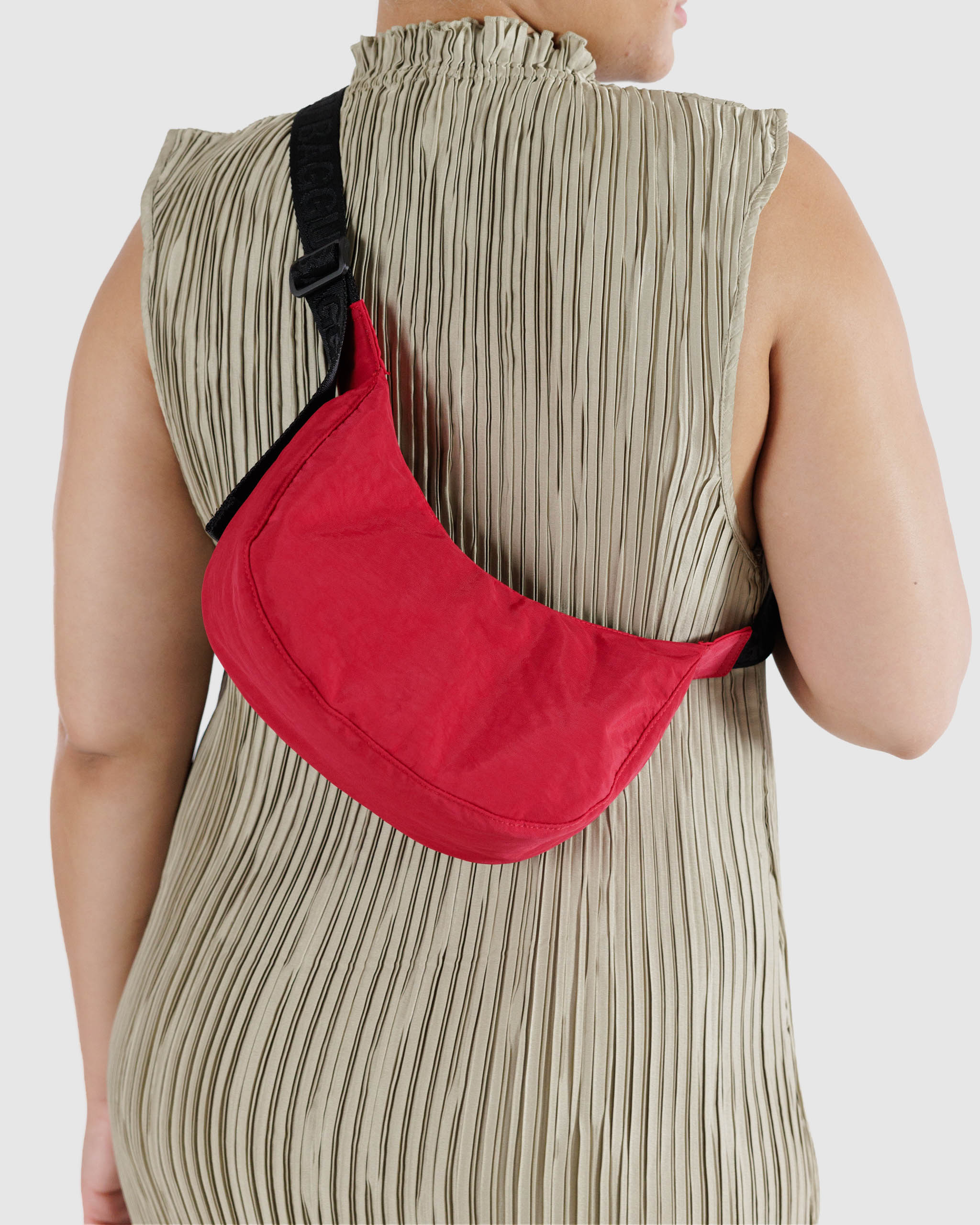 Candy Apple Small Crescent Bag | BAGGU | Crossbody Bag