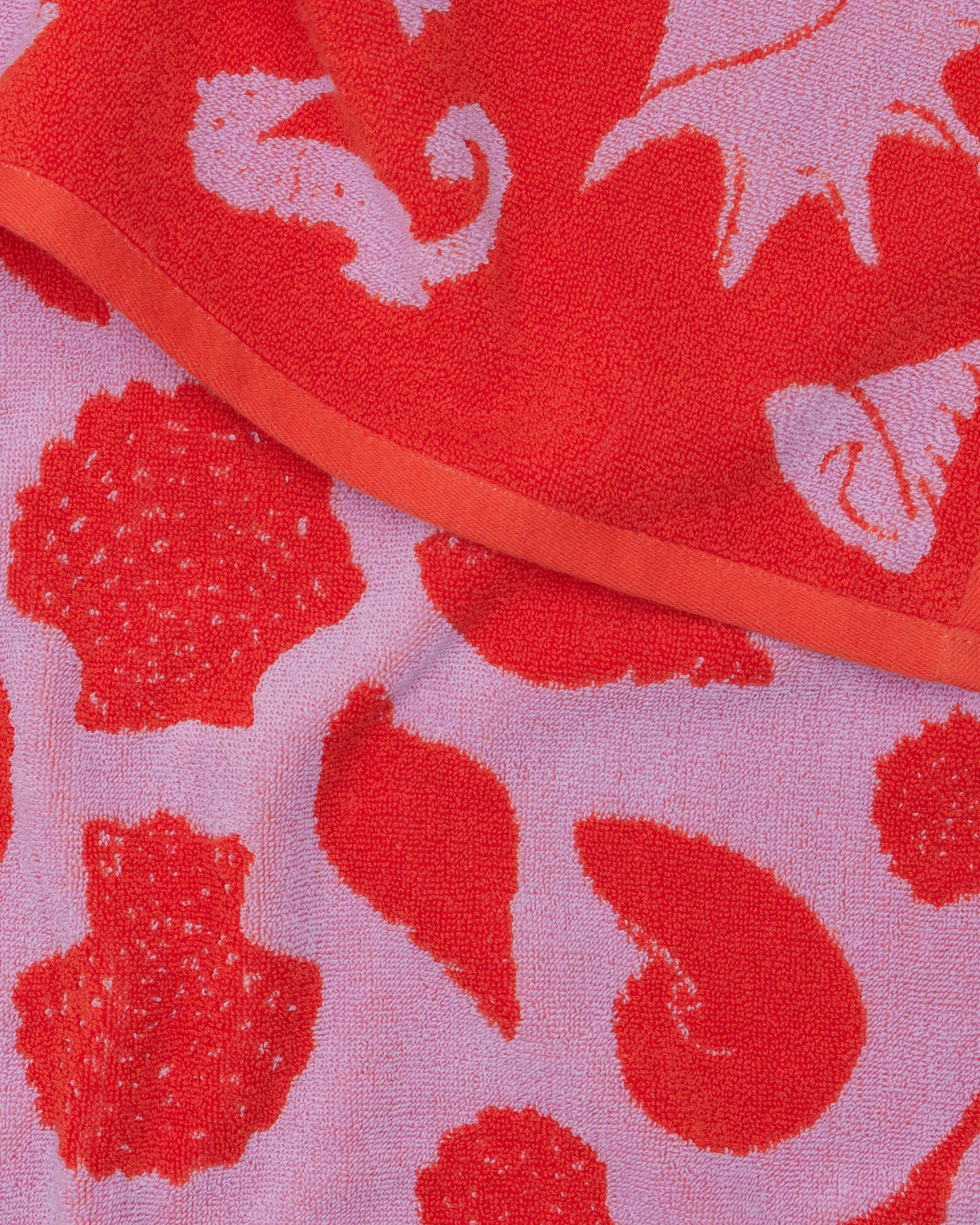 Sea Shells Bath Towel | BAGGU | Towels