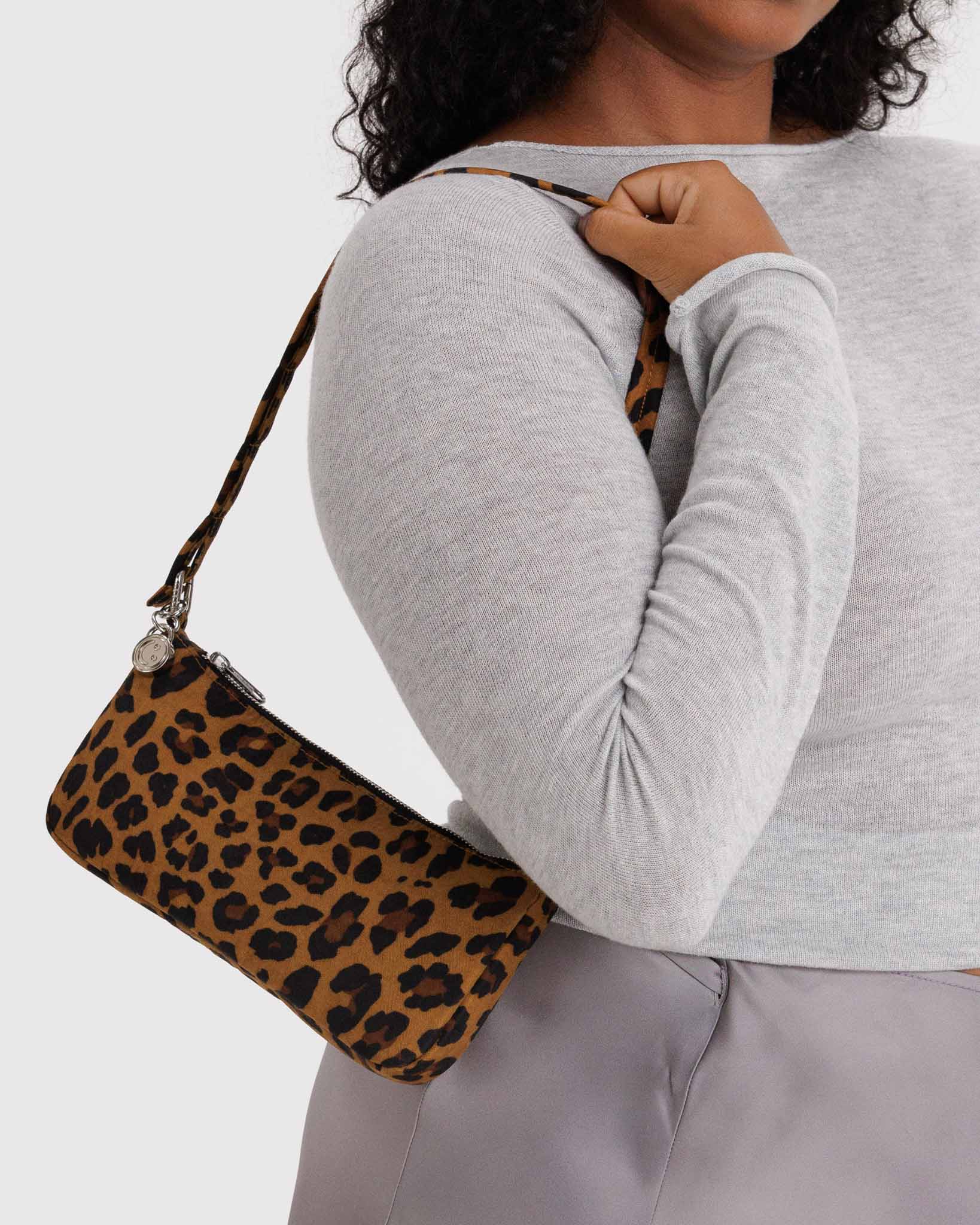 Leopard Nylon Pochette BAGGU