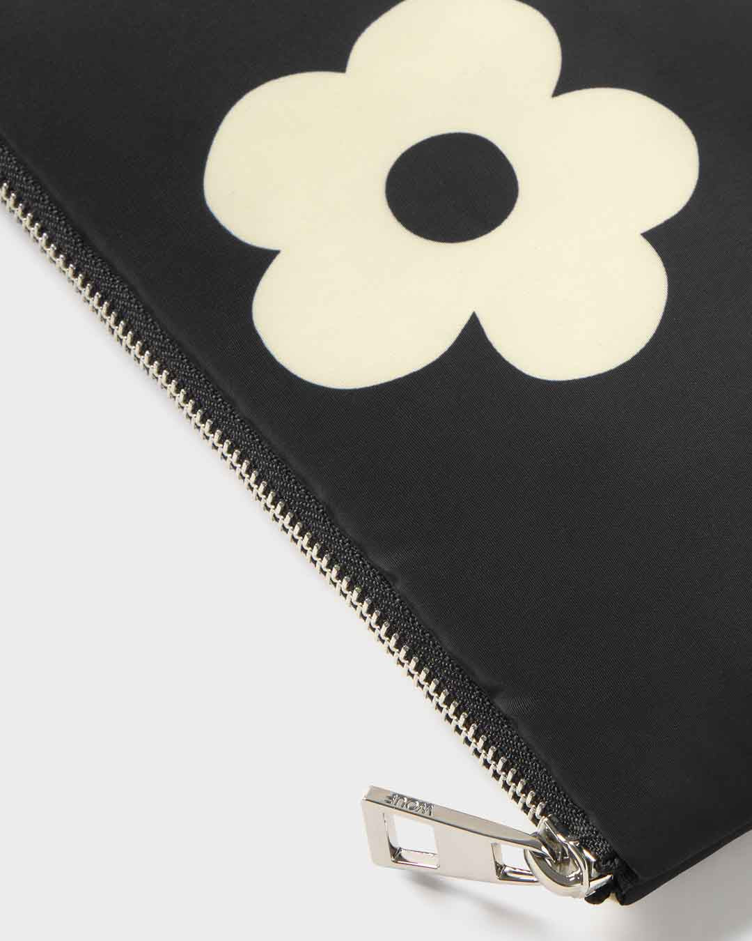 Night Daisy Pouch