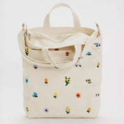 Baggu Embroidered Ditsy Floral Zip Duck Bag showing zip