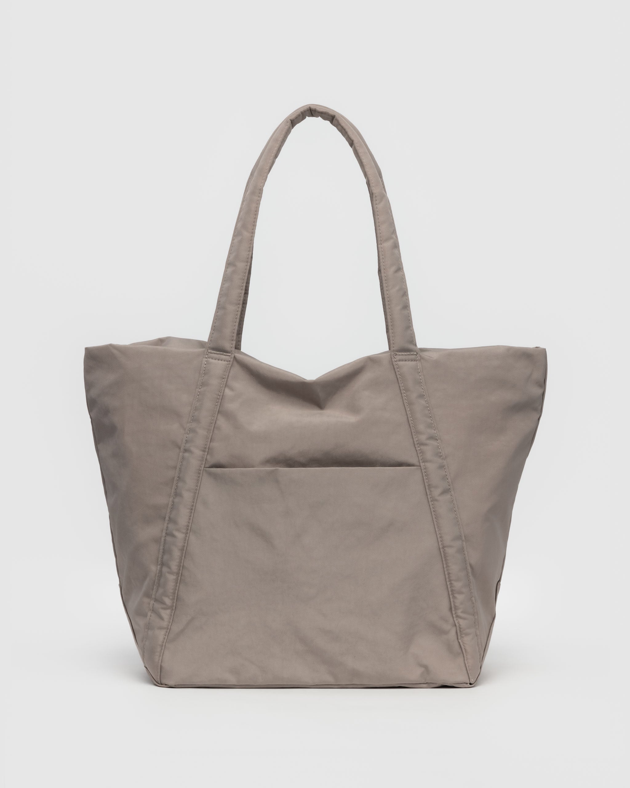 A BAGGU Cloud Bag in Dove