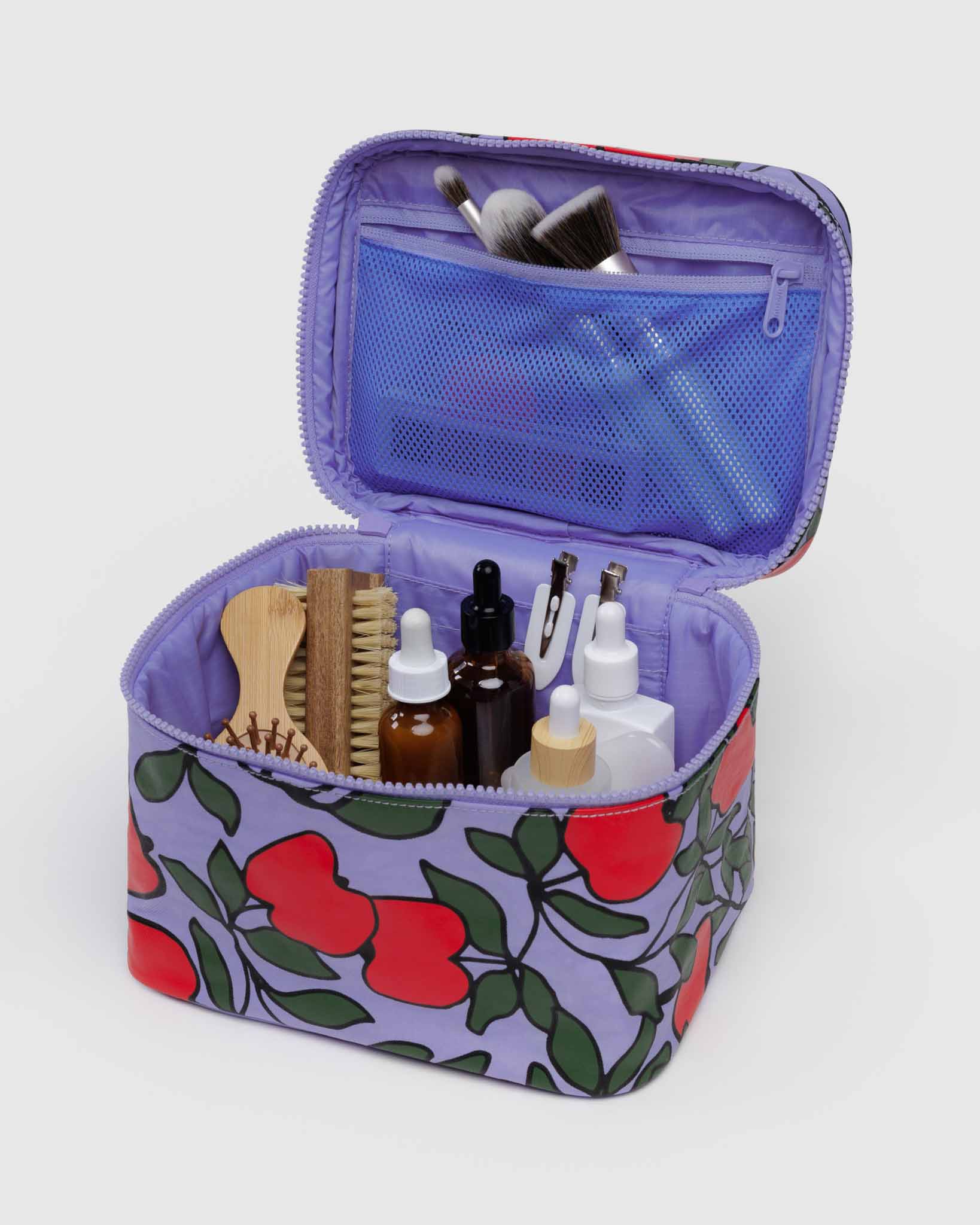 BAGGU Apple Tree large cosmetic case | BAGGU | Cosmetic + Toiletry Bags