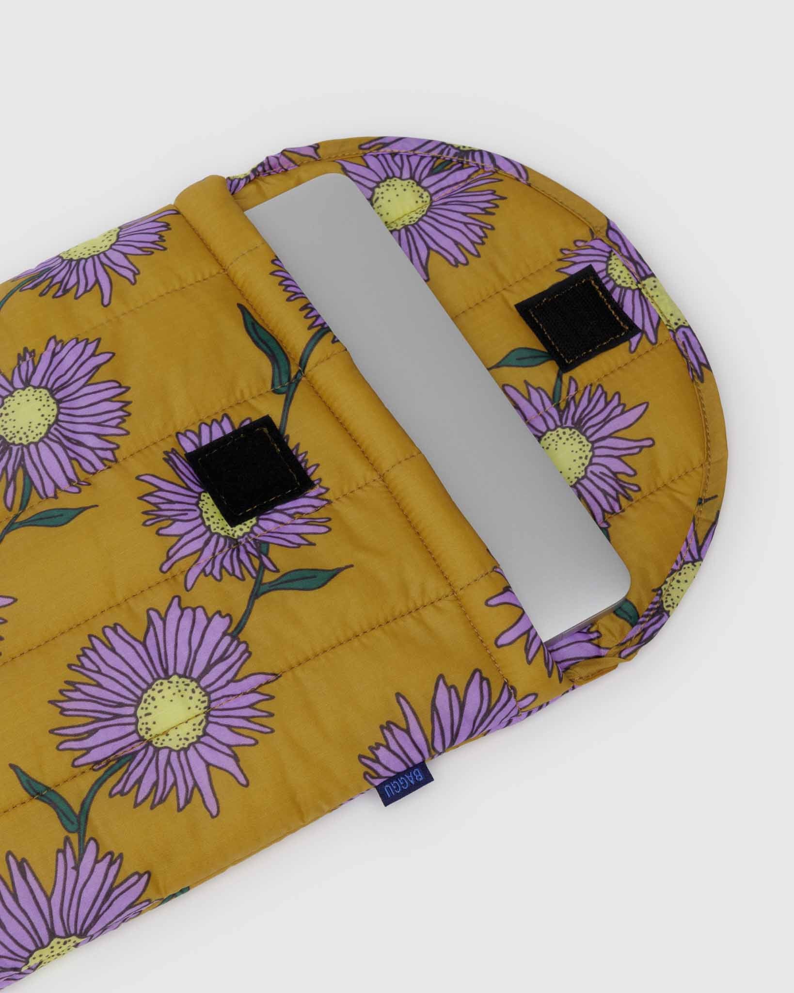 BAGGU Daisy Chain puffy laptop sleeve 13"/14" | BAGGU | Laptop + Tablet Sleeves