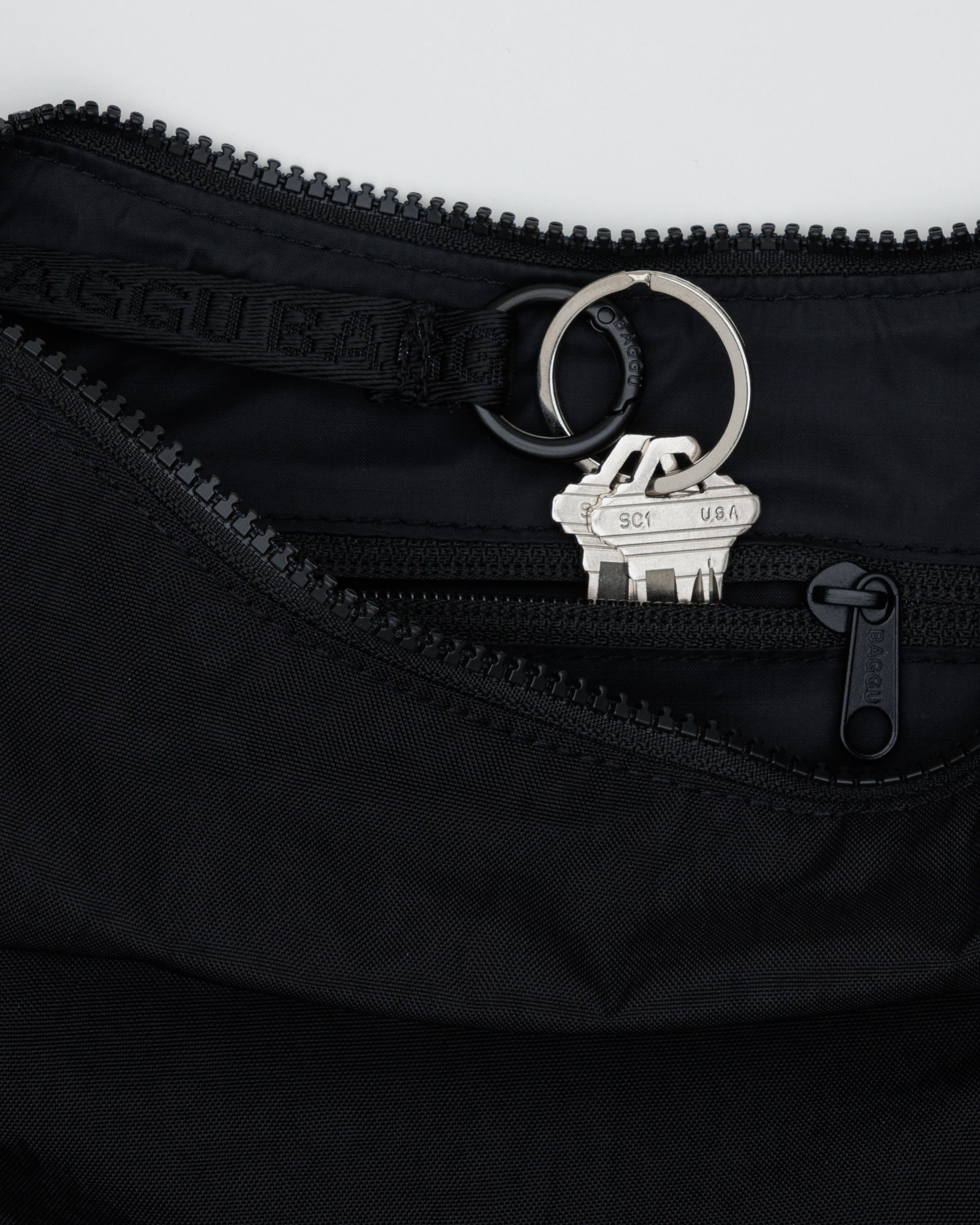 Black Medium Nylon Crescent Bag BAGGU | BAGGU | Crossbody Bag