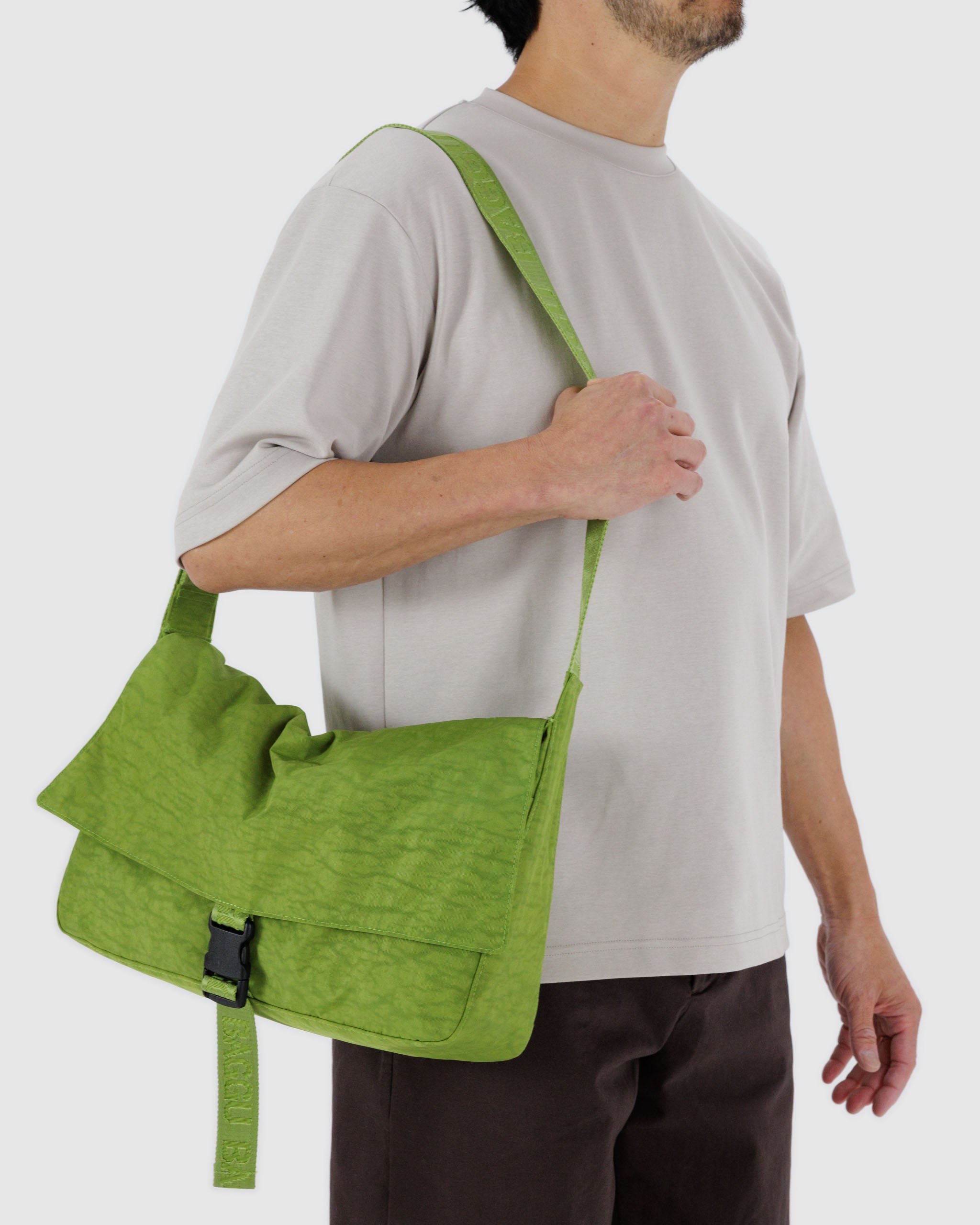 Green Juice Nylon Messenger Bag | BAGGU | Messenger Bag