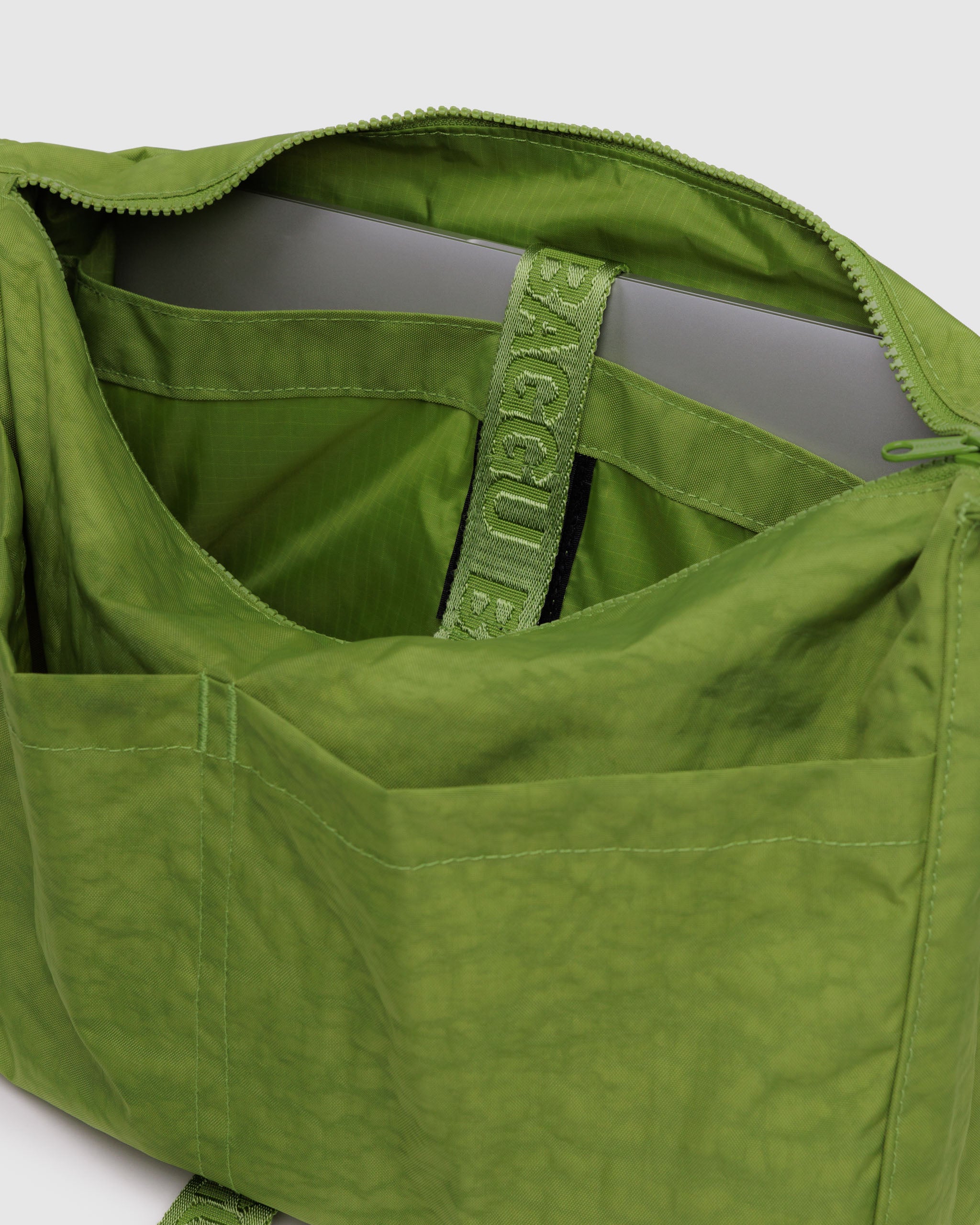 Green Juice Nylon Messenger Bag | BAGGU | Messenger Bag