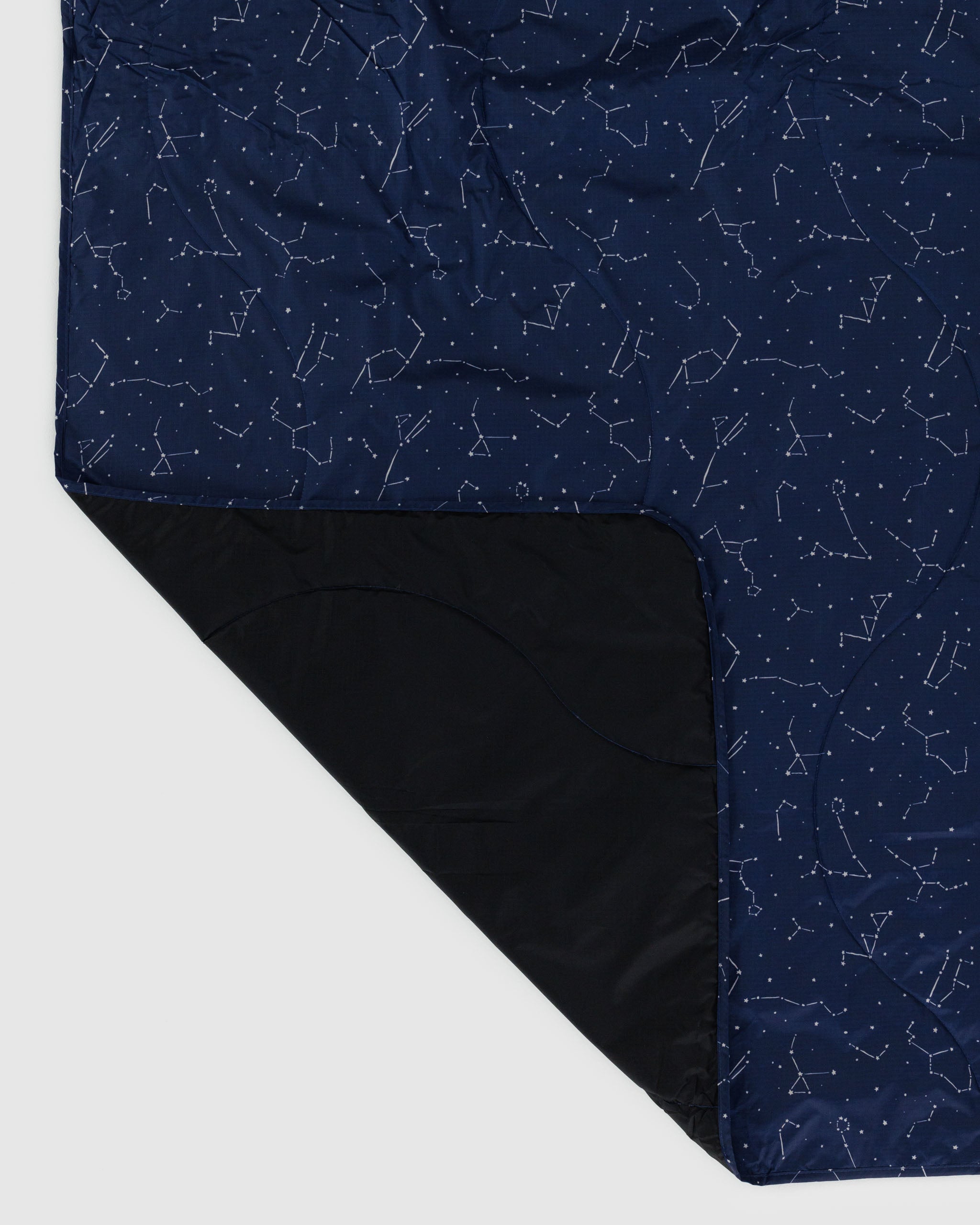 BAGGU Constellation Midnight Puffy Picnic Blanket | BAGGU | Blanket