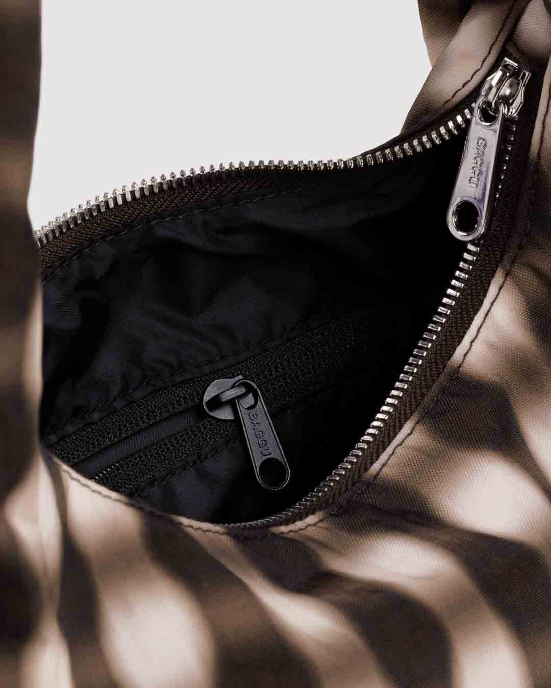 Blurred Gingham Brown Small Nylon Meringue Bag