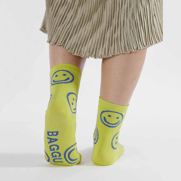 Person wearing A pair of citron happy Baggu socks