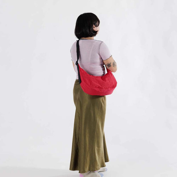Candy Apple | Medium Crescent Bag | Baggu