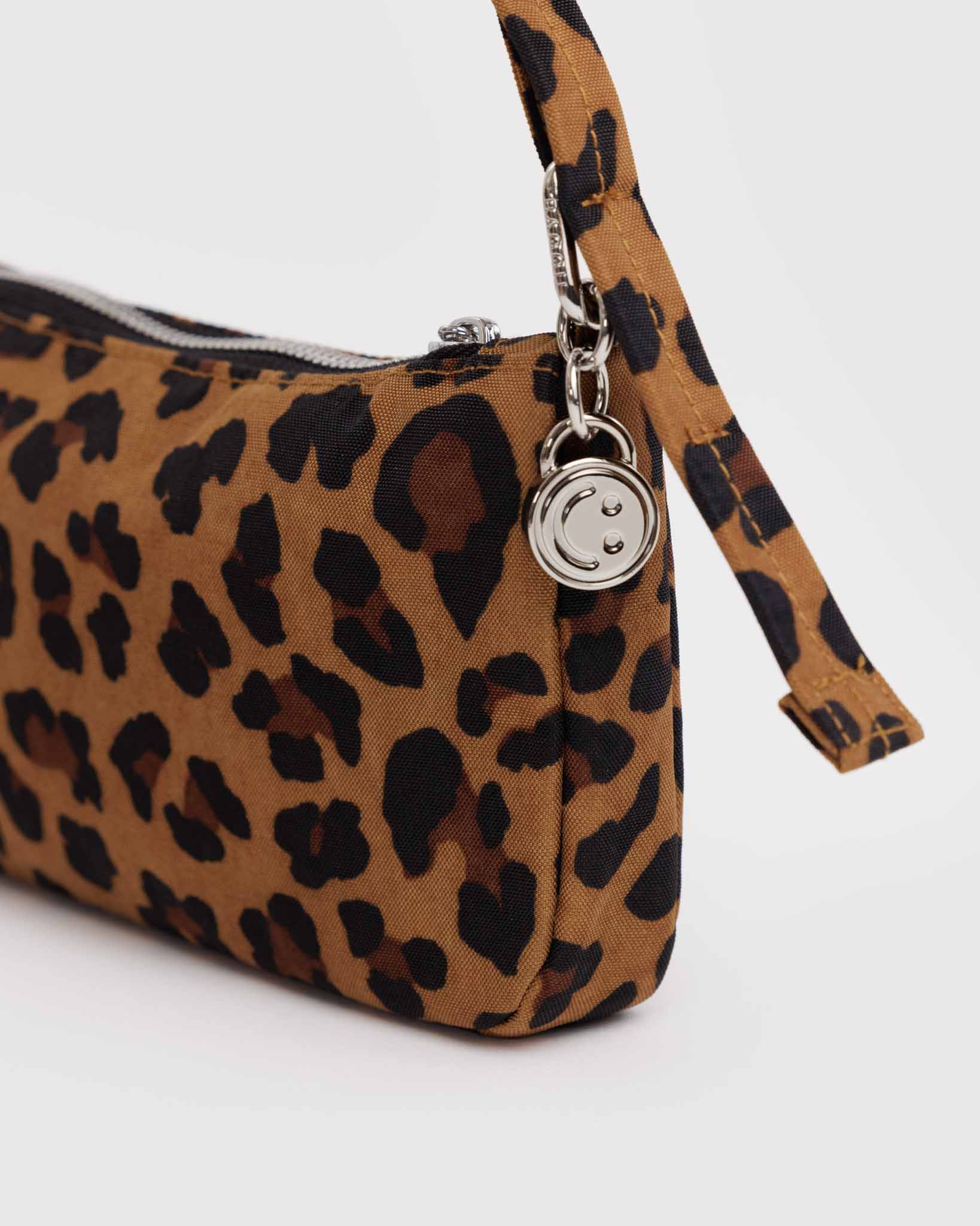Leopard Nylon Pochette BAGGU