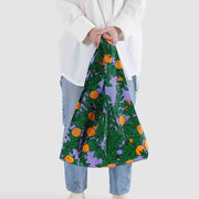 Person holding A Orange Tree Periwinkle standard Baggu 